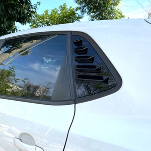 Тунинг добавки за задни странични стъкла – VW Polo (2009–2017), черен гланц